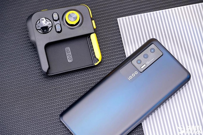 Sản phẩm được thiết kế khá đơn giản và mềm mại so với các dòng máy chơi game khác