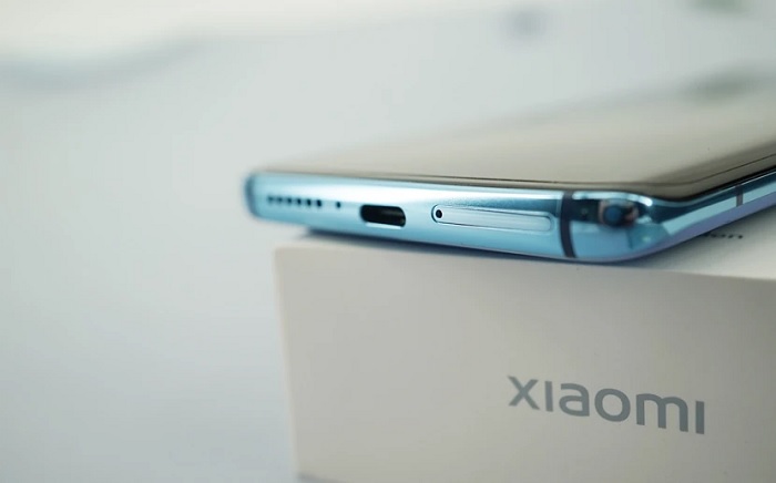 Cạnh đáy của Xiaomi Mi 10S