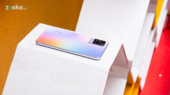 Cạnh Vivo S9 được thiết kế phẳng