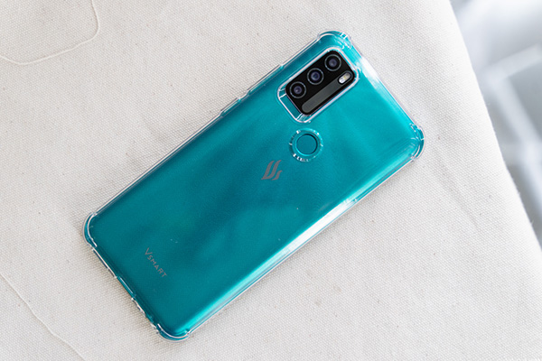 Vsmart Star 5 được bán với giá trên 2 triệu đồng với các màu: xanh đam mê, xanh hi vọng và đen huyền bí.