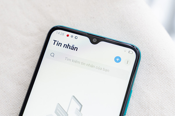 Cận cảnh camera selfie trên Vsmart Star 5.