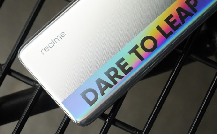 Mặt lưng của Realme 8