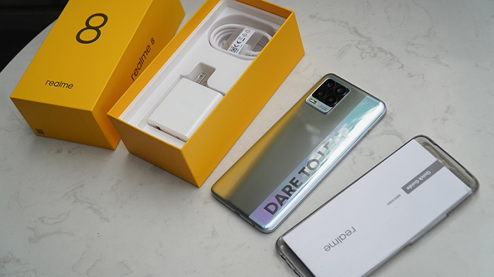 Các phụ kiện đi kèm Realme 8