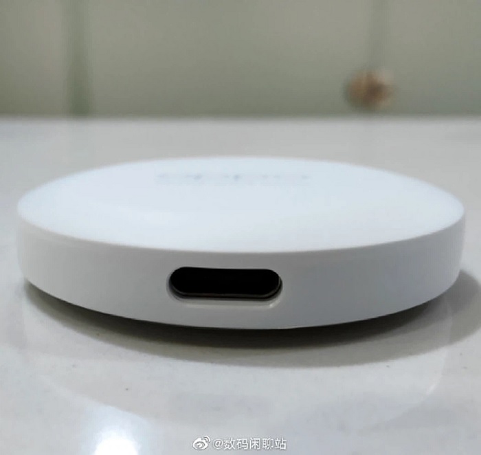 Cổng sạc trên OPPO Smart Tag