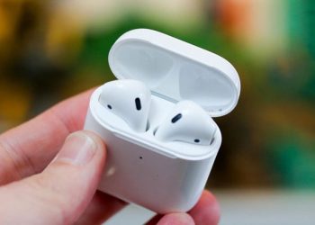 cách sạc tai nghe AirPods
