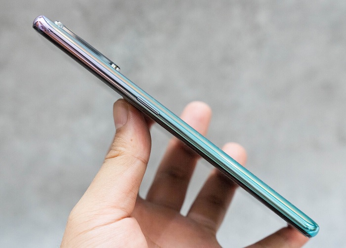 Cạnh phải của OPPO A94