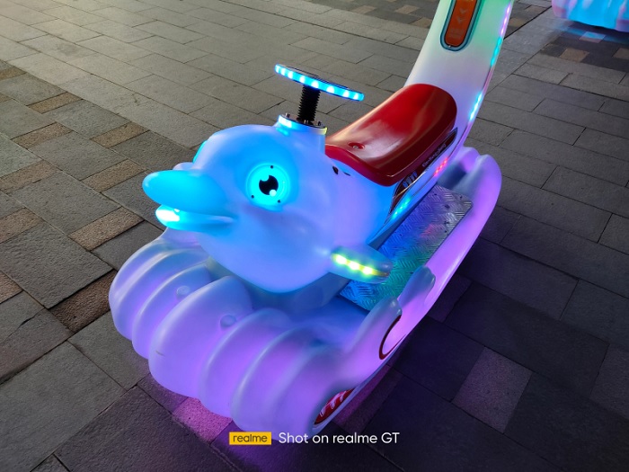 Hình ảnh cho ra màu sắc chính xác, và gần giống với thực tế khi chụp đêm