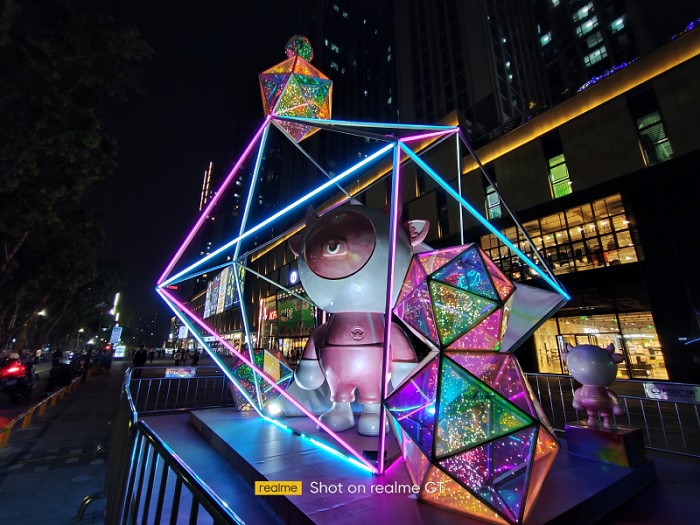 Hình ảnh chụp từ camera góc siêu rộng ở chế độ chụp đêm