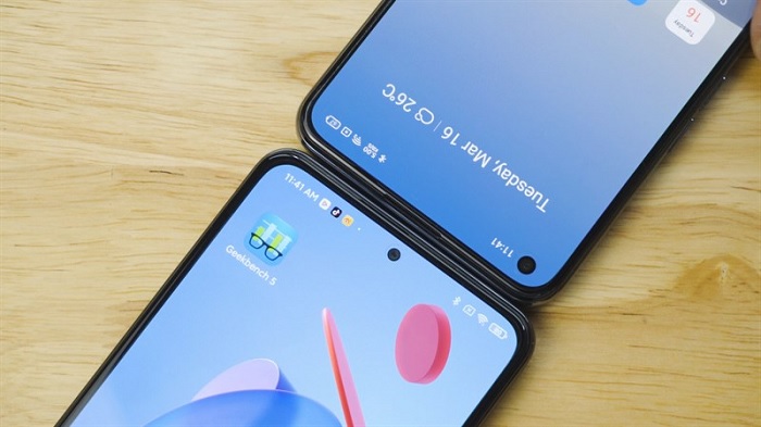 Màn hình có tốc độ làm tươi lên đến 120Hz, cho thao tác vuốt chạm trơn tru, mượt mà