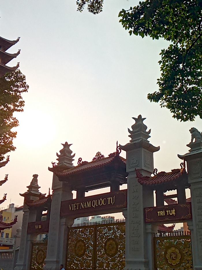 Ảnh chụp ngược sáng không bị cháy sáng