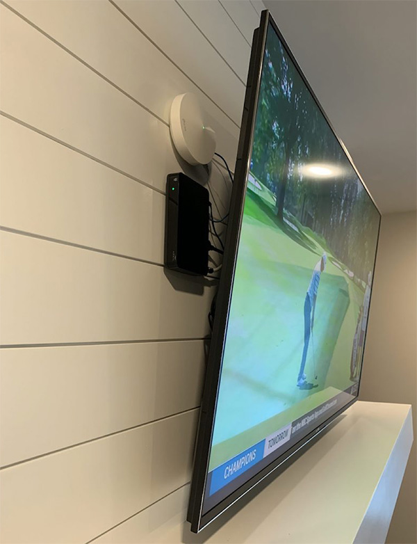 Không nên đặt router phía sau tivi.