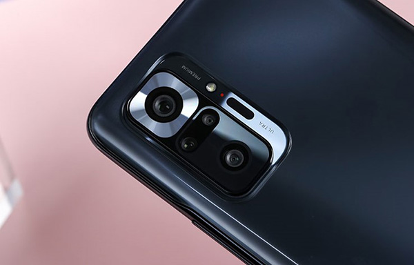 Cận cảnh camera sau trên Redmi Note 10 Pro.
