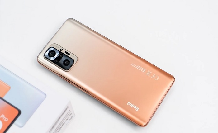 Redmi Note 10 Pro thiết kế có phần thô hơn đối thủ