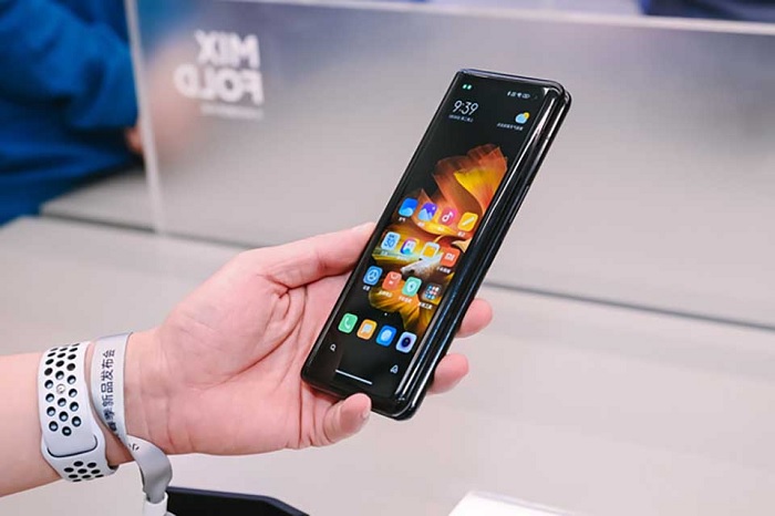 Điện thọai Xiaomi Mi MIX Fold khi gập vào
