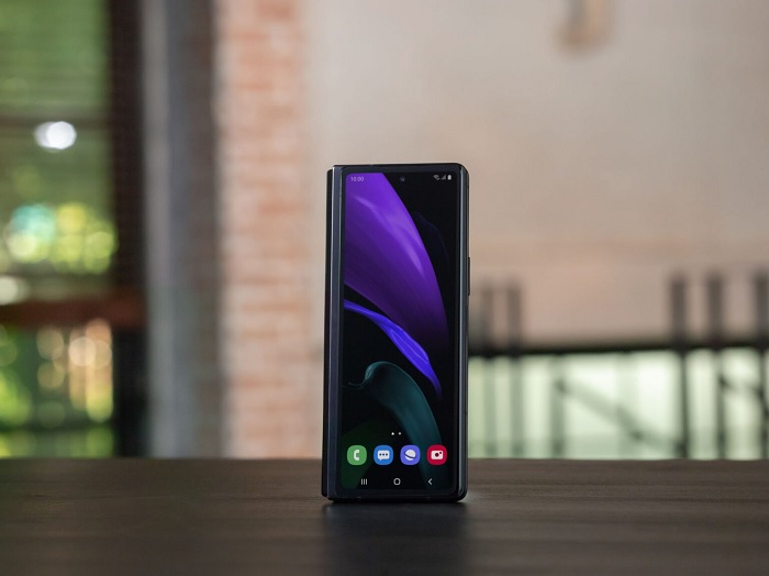 Galaxy Z Fold 2 khi gập vào