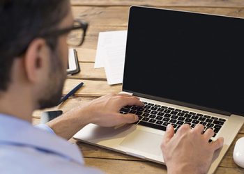 Tính năng cho phép máy tính chạy ngầm trong khi tắt đèn màn hình