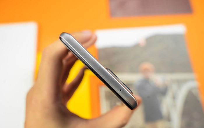 Đỉnh máy có mic phụ