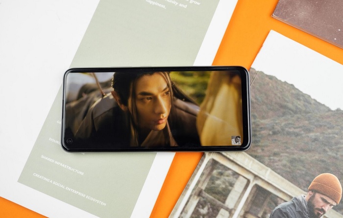 Màn hình Realme 8 với các cạnh viền rất mỏng