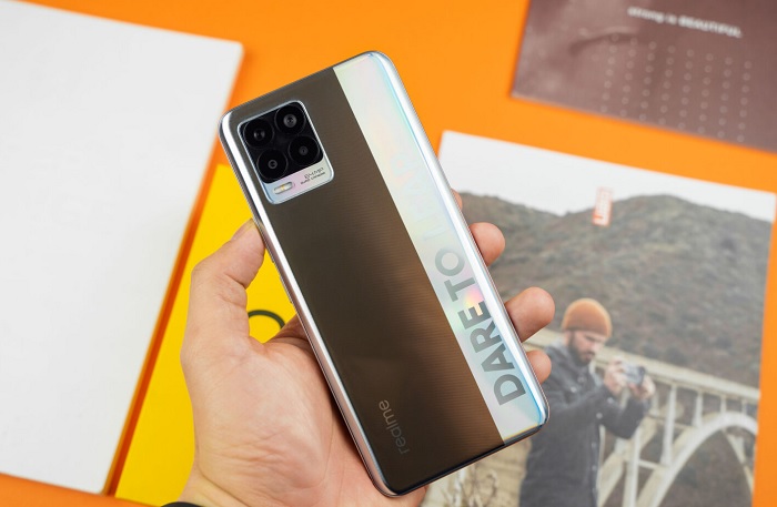Mặt lưng của Realme 8