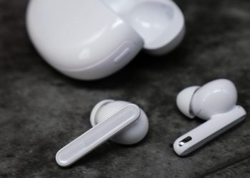 Cận cảnh tai nghe OPPO Enco Free2