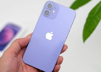 Điện thoại màu tím