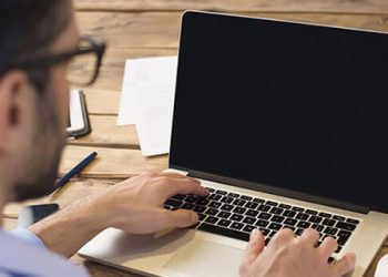 Nguyên nhân laptop không lên màn hình có thể là do card màn hình đã bị hư hỏng