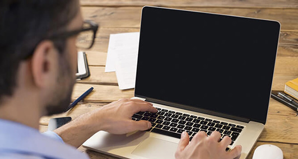 Nguyên nhân laptop không lên màn hình có thể là do card màn hình đã bị hư hỏng