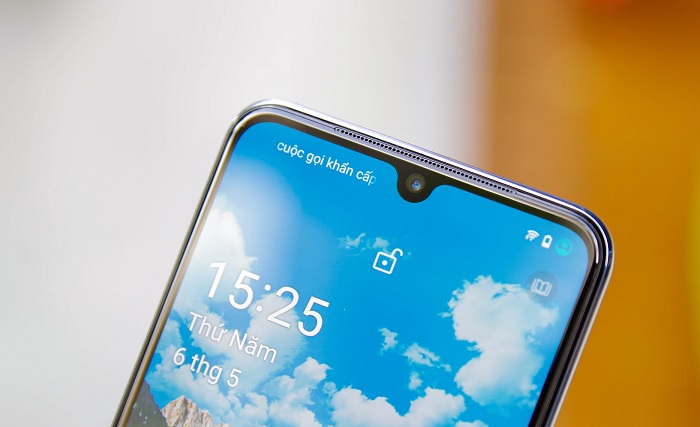 Camera selfie 44MP cùng cảm biến OIS chống rung mang đến những tấm ảnh chân thực, sắc nét