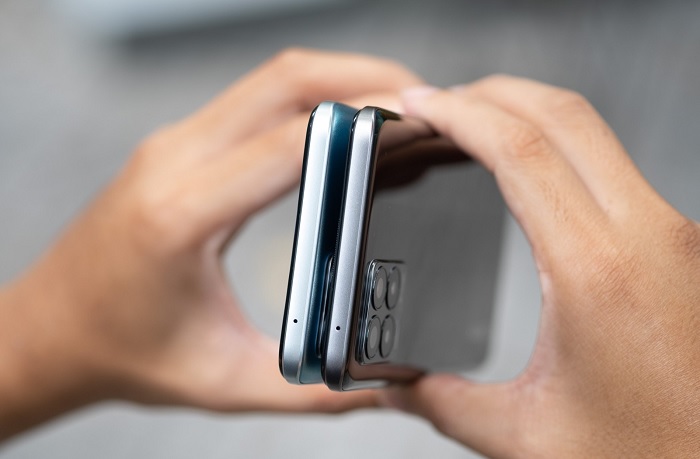 Realme 8 Pro có kích thước dày hơn chút xíu so với Realme 8