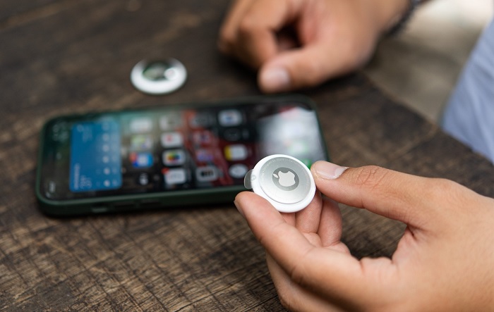 Chiếc AirTag còn mới nguyên chưa sử dụng gì