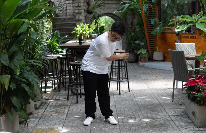 Ném xuống dưới đất