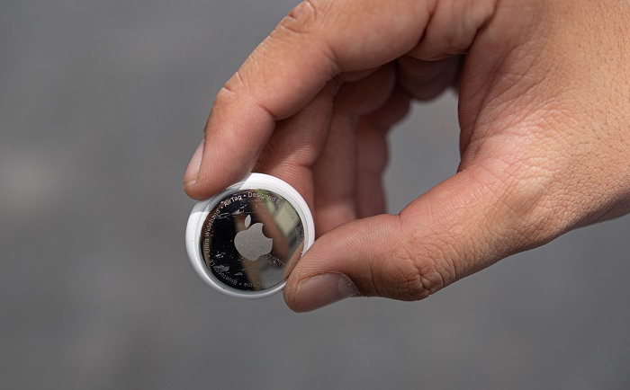 AirTag chỉ bị trầy xước và không bị móp méo, bung pin