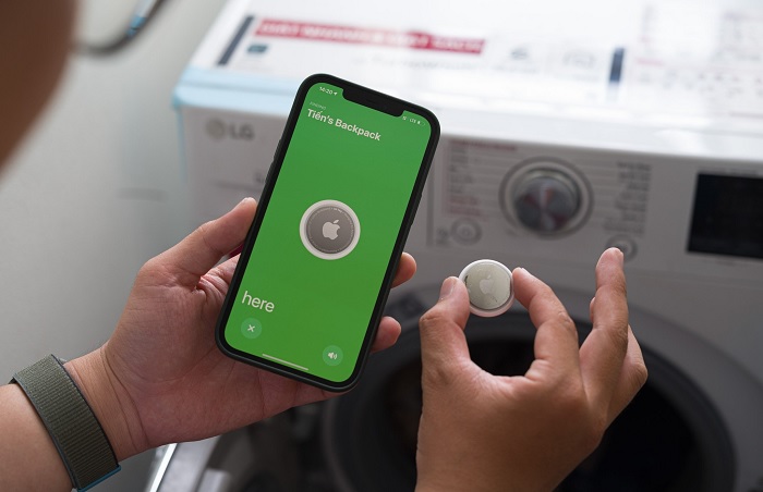 Sau 14 phút giặt lấy ra và AirTag vẫn không hề hấn gì