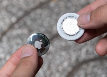 thử độ bền AirTag