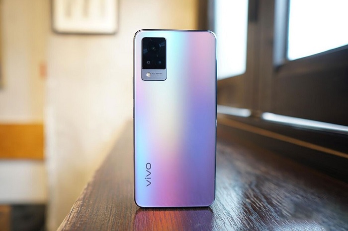 V21 5G còn được tích hợp mạng 5G kép SA và NSA, giúp máy tương thích với các công nghệ 5G hiện nay