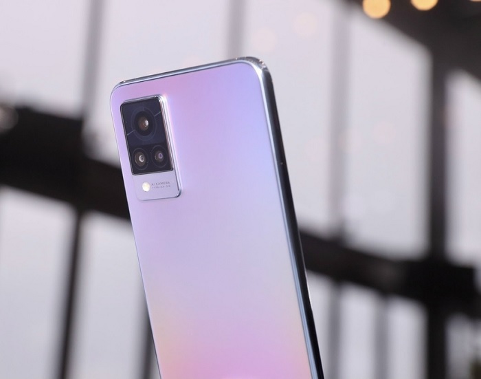 Camera trước và sau đều hỗ trợ công nghệ chống rung OIS