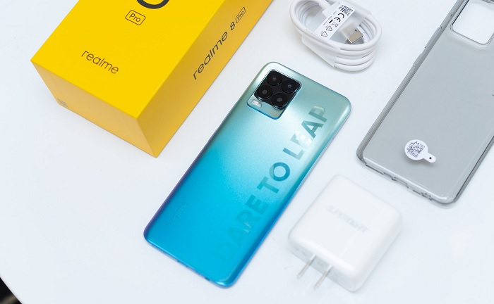 Các phụ kiện đi kèm Realme 8 Pro