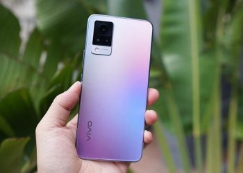 trên tay Vivo V21 5G