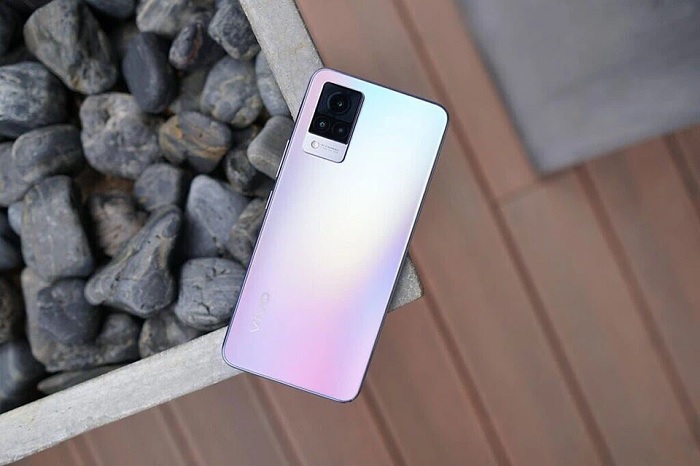 Mặt lưng của Vivo V21 5G
