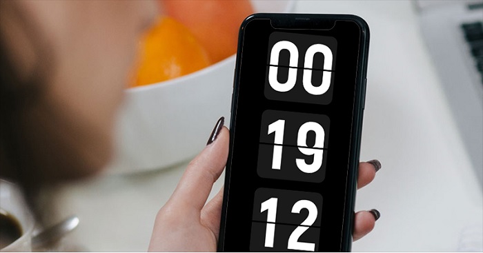Cài màn hình đồng hồ sạc pin cho iPhone