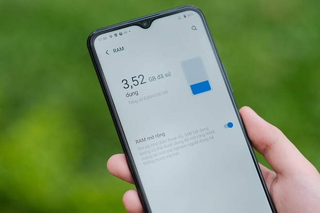 Nhờ công nghệ RAM mở rộng, tổng dung lượng RAM của máy có thể được nâng lên thành 11GB