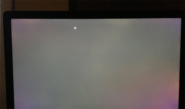 Nguyên nhân màn hình máy tính bị đốm trắng