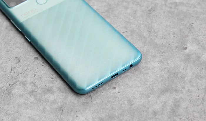 Cạnh dưới của máy