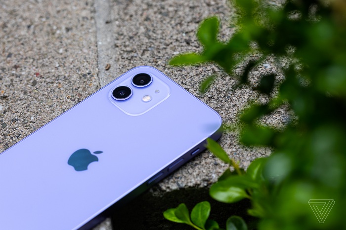iPhone 12 ra mắt vào tháng 10 năm ngoái