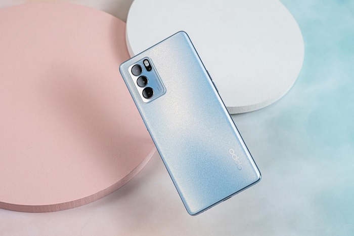 Mặt lưng của OPPO Reno6 Pro