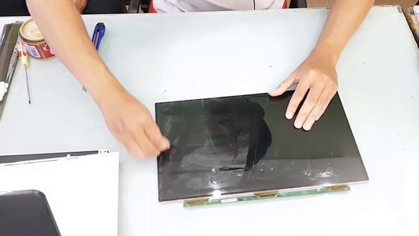 Cách khắc phục lỗi màn hình máy tính bị đốm trắng