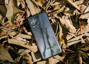 trên tay Samsung Galaxy M62
