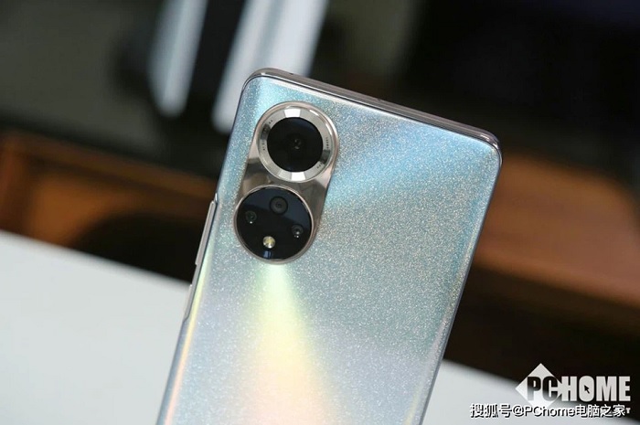 Cận cảnh cụm camera sau của Honor 50