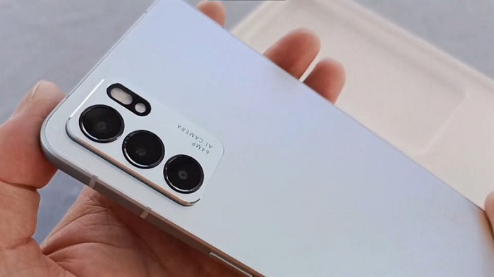 Reno6 được trang bị cụm 3 camera sau bao gồm camera chính với độ phân giải lên tới 64MP