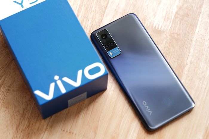 Vivo Y53s và hộp đựng